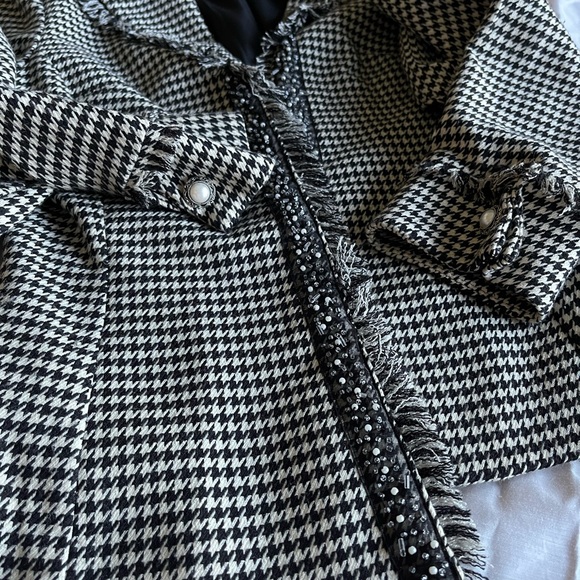 Houndstooth blazer with beads and pearl buttons - Picture 13 of 15